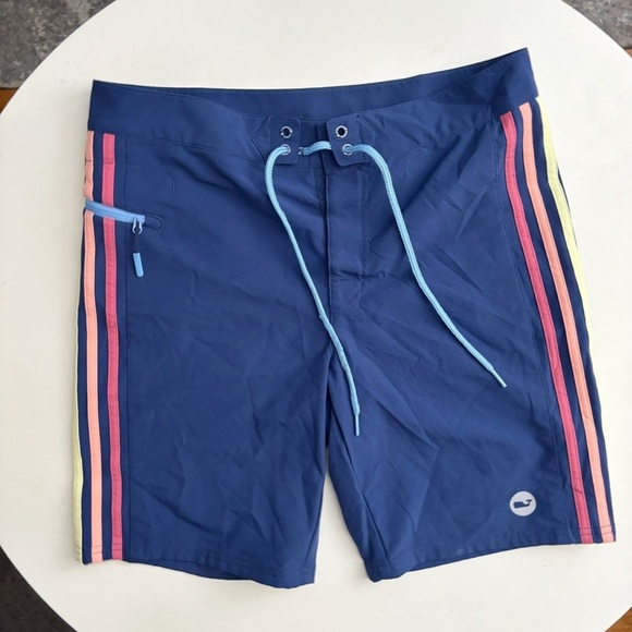 Vineyard Vines Men’s 9” Striped Board Shorts Size 30 Blue Swim Unlined - Picture 1 of 7